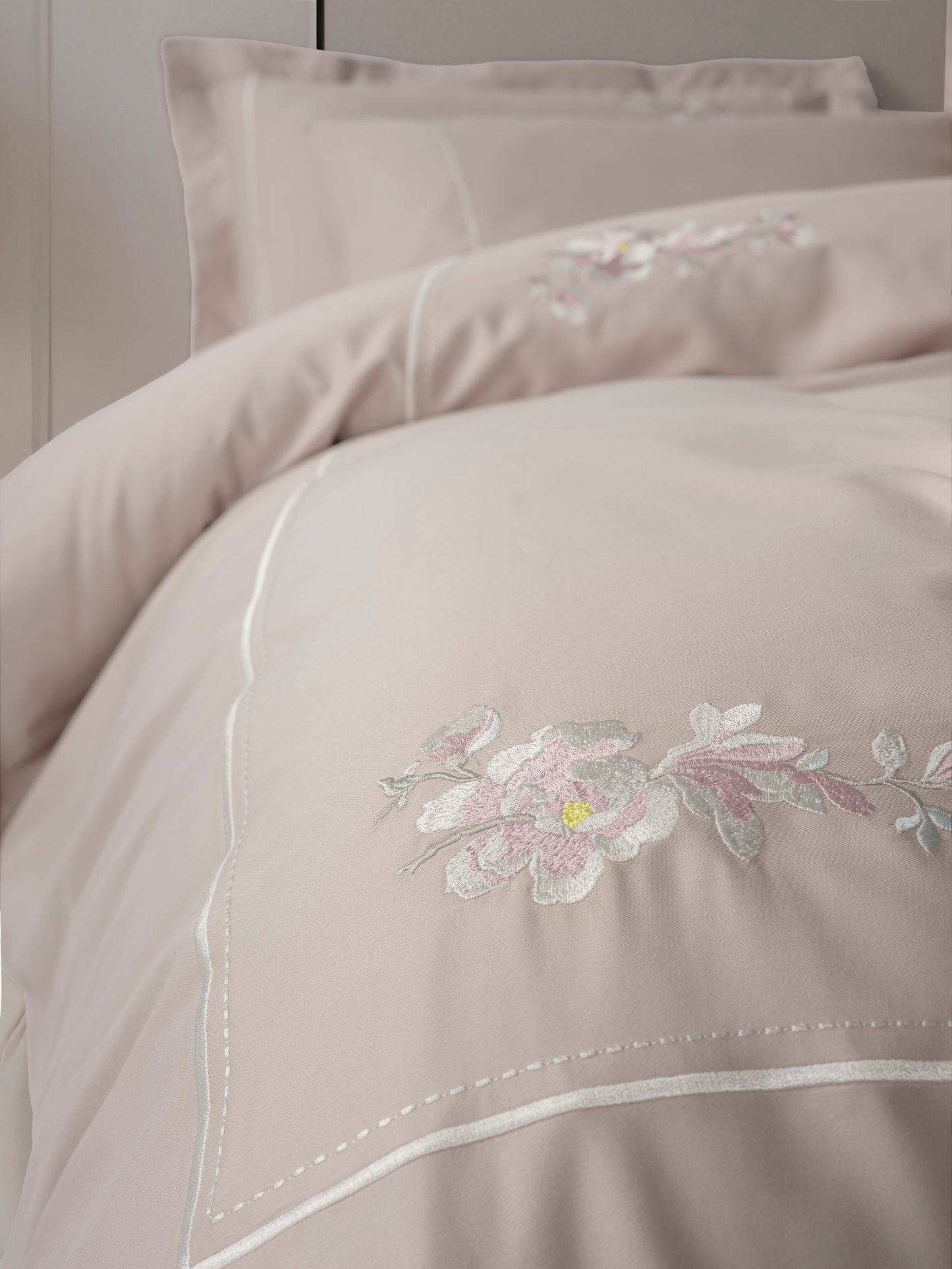 Brode-besticktes Satin Bettbezug-Set für Doppelbett-Alameda Lila
